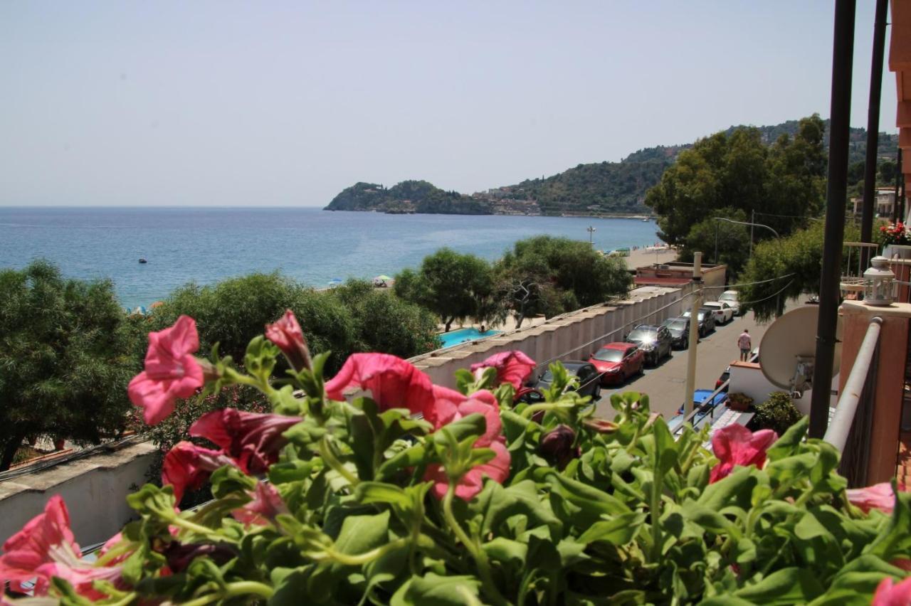 Poseidone Sea Apartment Taormina Mazzeo Eksteriør billede