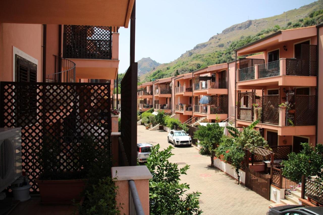 Poseidone Sea Apartment Taormina Mazzeo Eksteriør billede