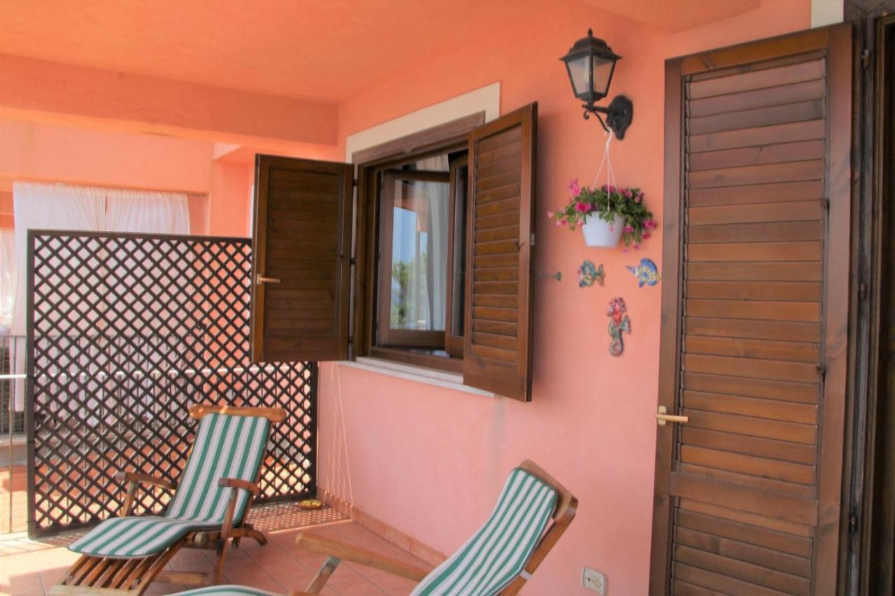 Poseidone Sea Apartment Taormina Mazzeo Eksteriør billede